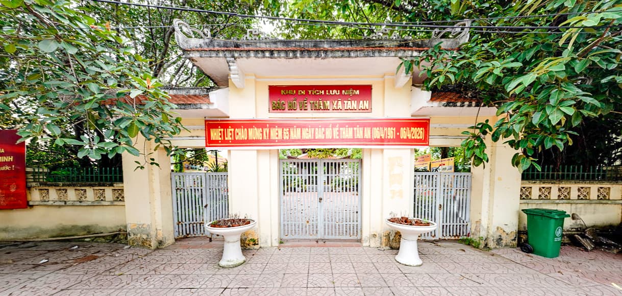 Khu Lưu Niệm Bác Hồ Về Thăm Vũ Ninh